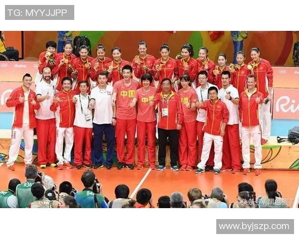 篮球与足球巨星同框合影 展现跨界友情与运动精神 篮球与足球巨星同框合影 展现跨界友情与运动精神