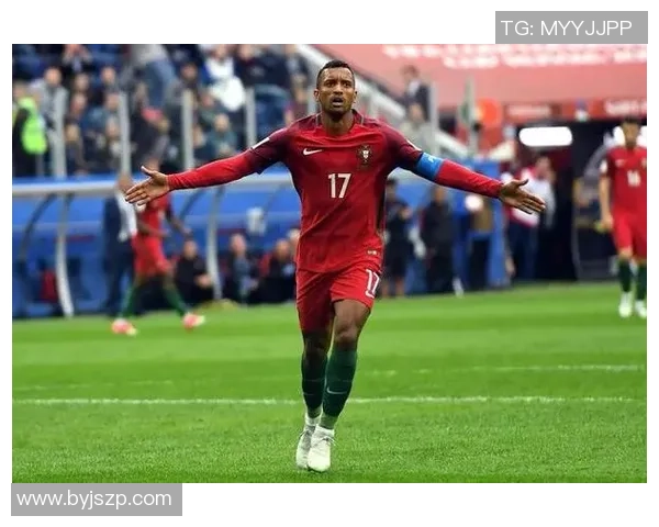 足球传奇退役大年回顾：盘点近年退役的顶级球星及其传奇历程