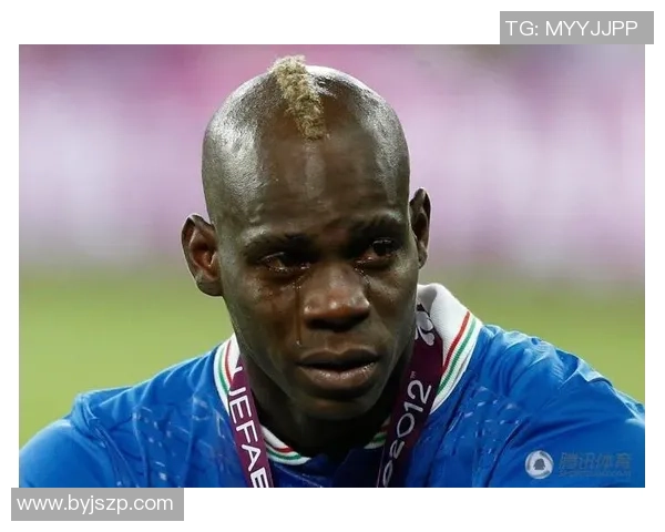 足球巨星赛场突发喷嚏瞬间引全场惊呼引发网友热议讨论不断